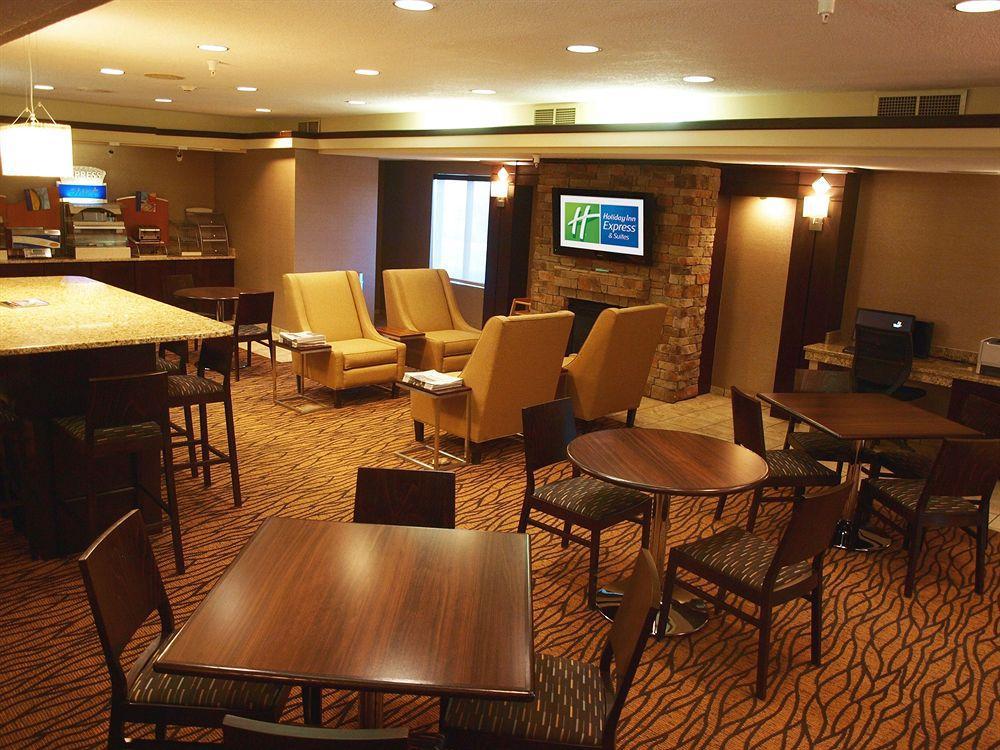 Holiday Inn Express & Suites Topeka West I-70 Wanamaker By Ihg Exterior photo