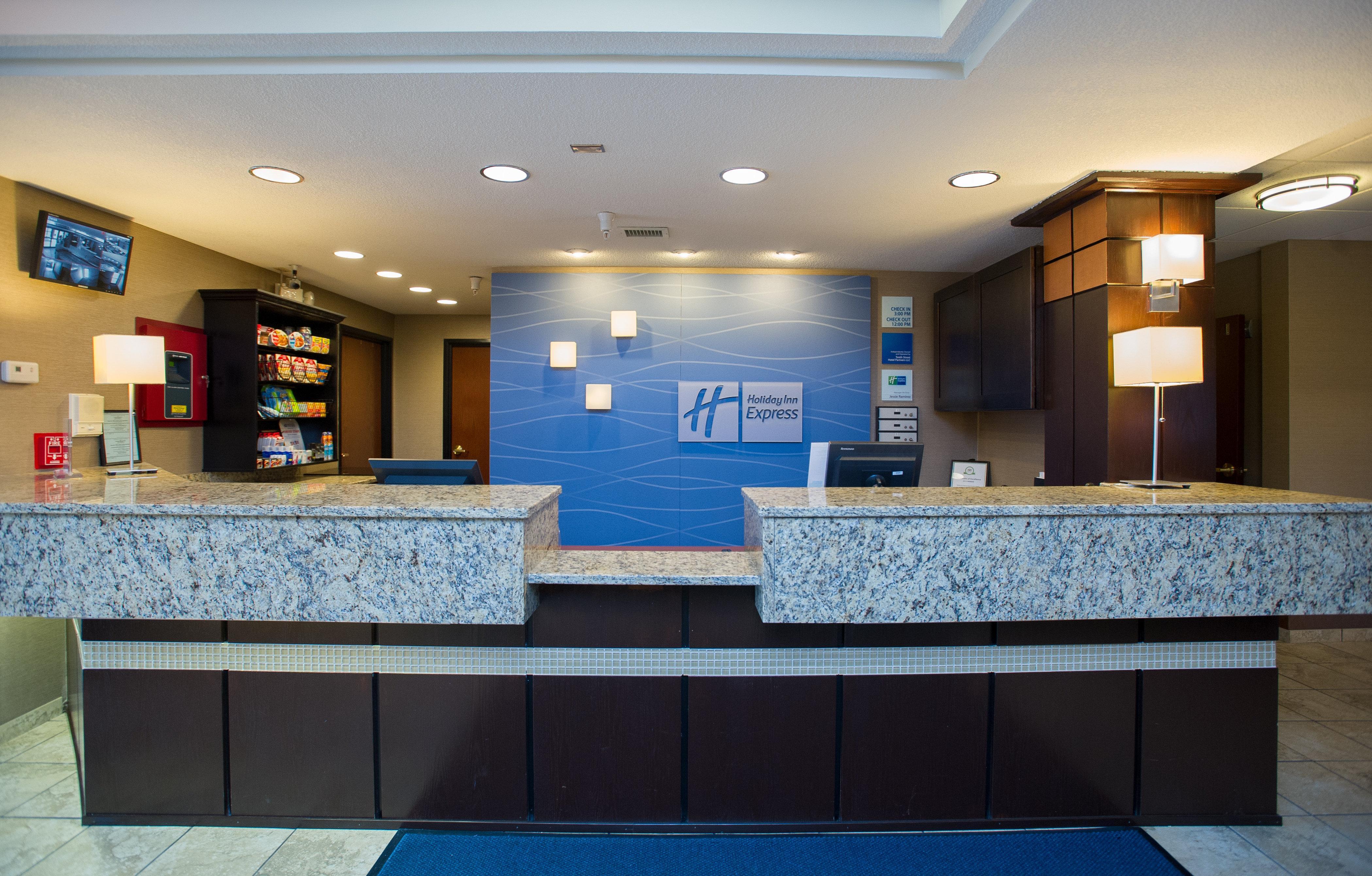 Holiday Inn Express & Suites Topeka West I-70 Wanamaker By Ihg Exterior photo