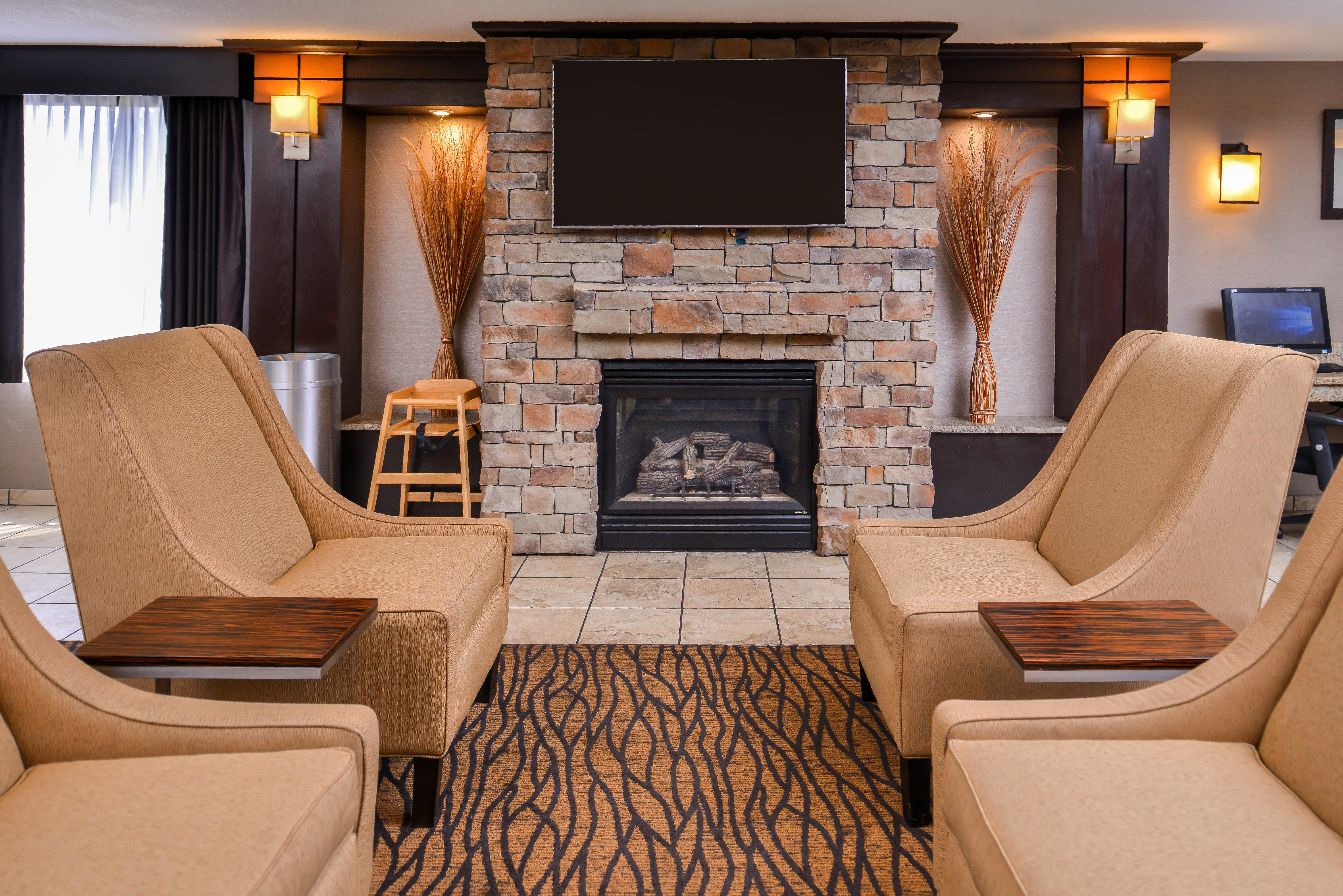 Holiday Inn Express & Suites Topeka West I-70 Wanamaker By Ihg Exterior photo