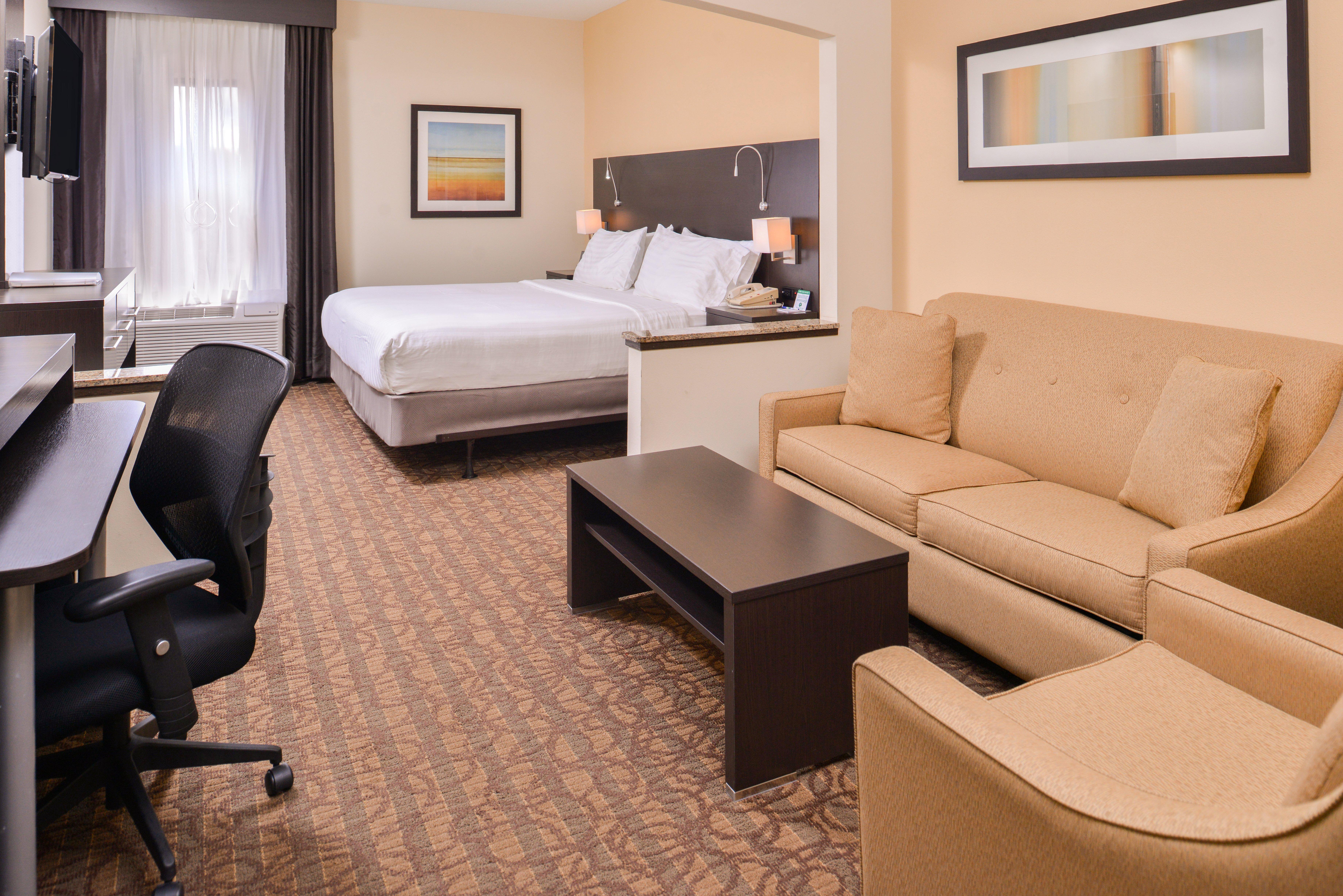 Holiday Inn Express & Suites Topeka West I-70 Wanamaker By Ihg Exterior photo