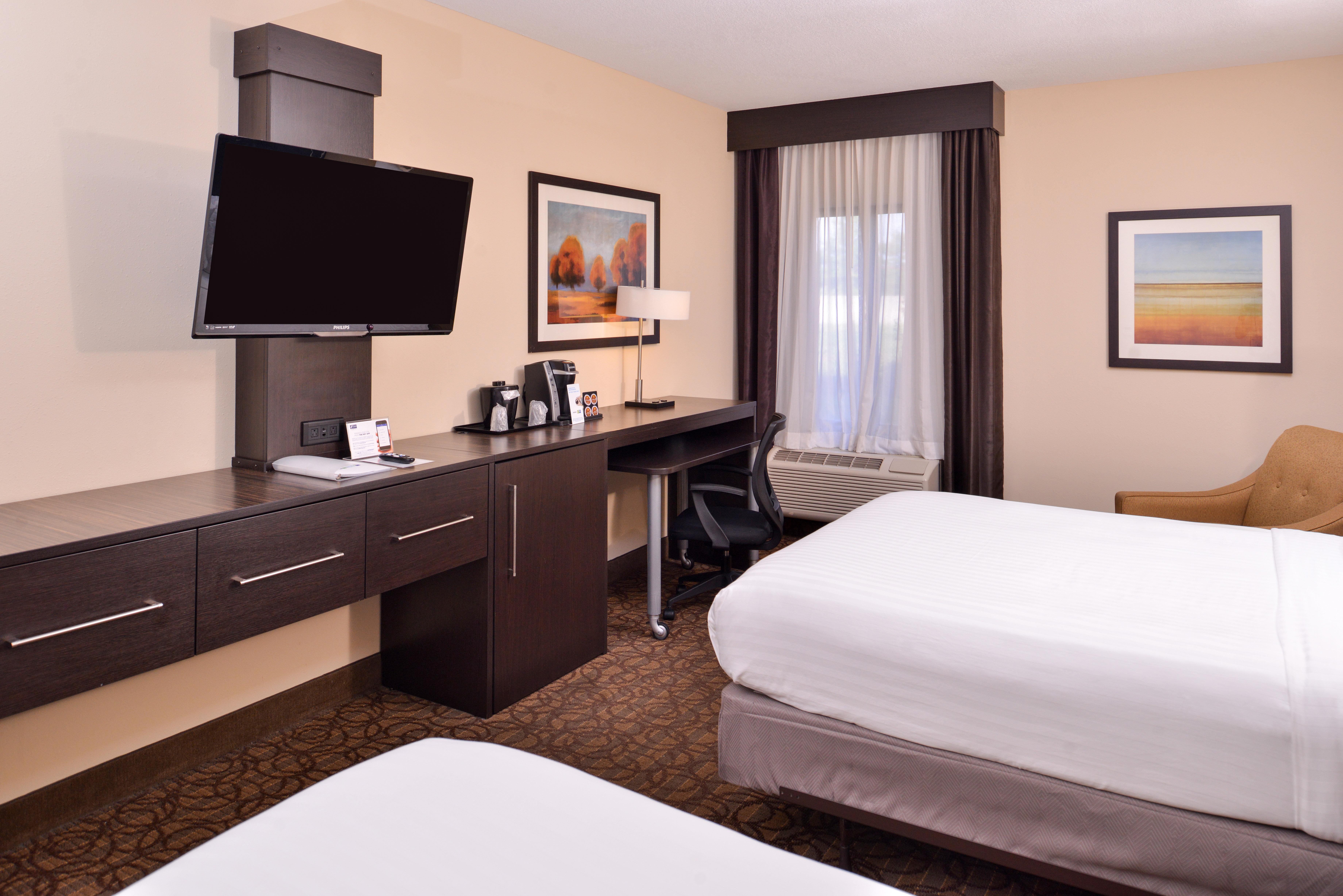 Holiday Inn Express & Suites Topeka West I-70 Wanamaker By Ihg Exterior photo