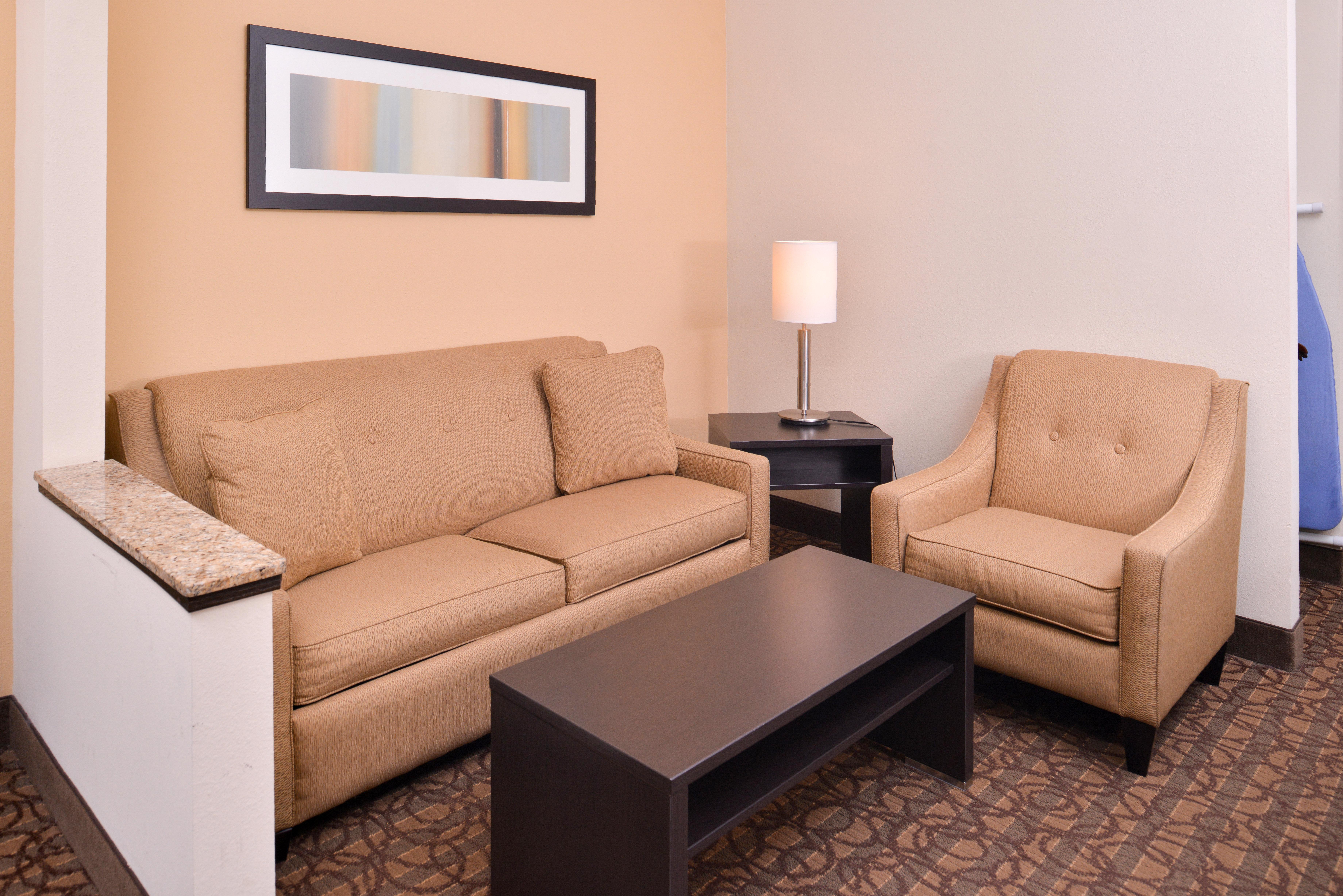 Holiday Inn Express & Suites Topeka West I-70 Wanamaker By Ihg Exterior photo