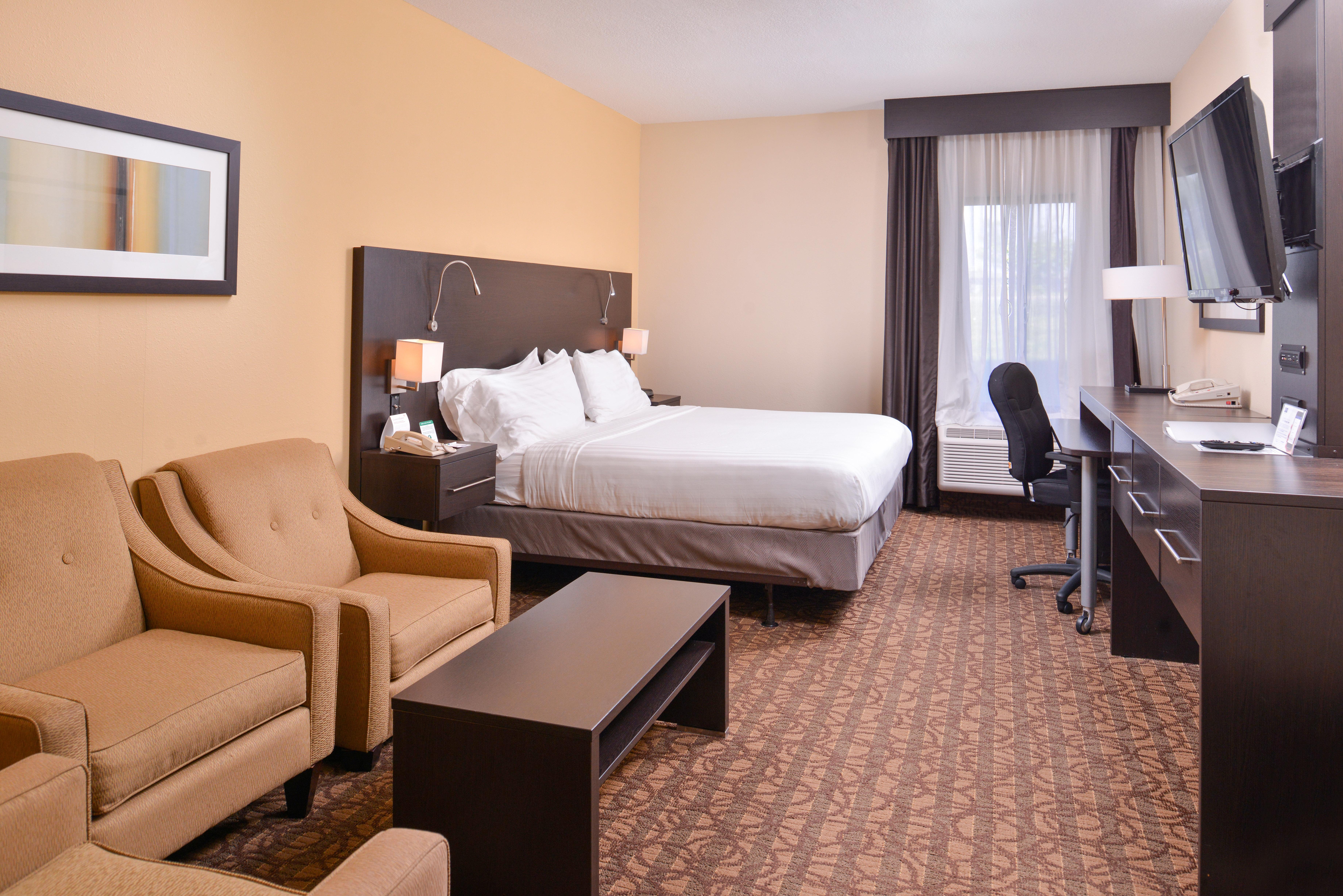 Holiday Inn Express & Suites Topeka West I-70 Wanamaker By Ihg Exterior photo