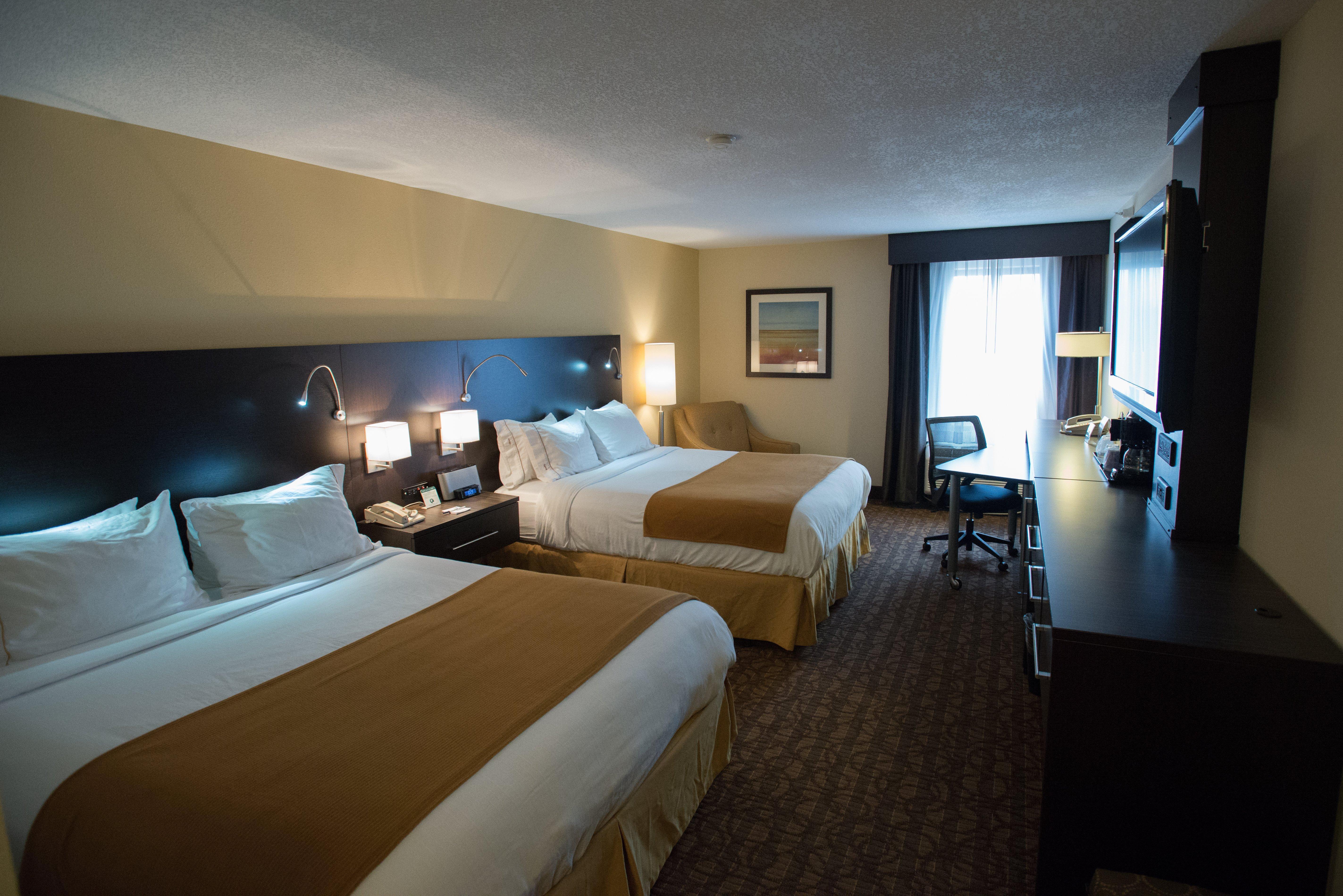 Holiday Inn Express & Suites Topeka West I-70 Wanamaker By Ihg Exterior photo