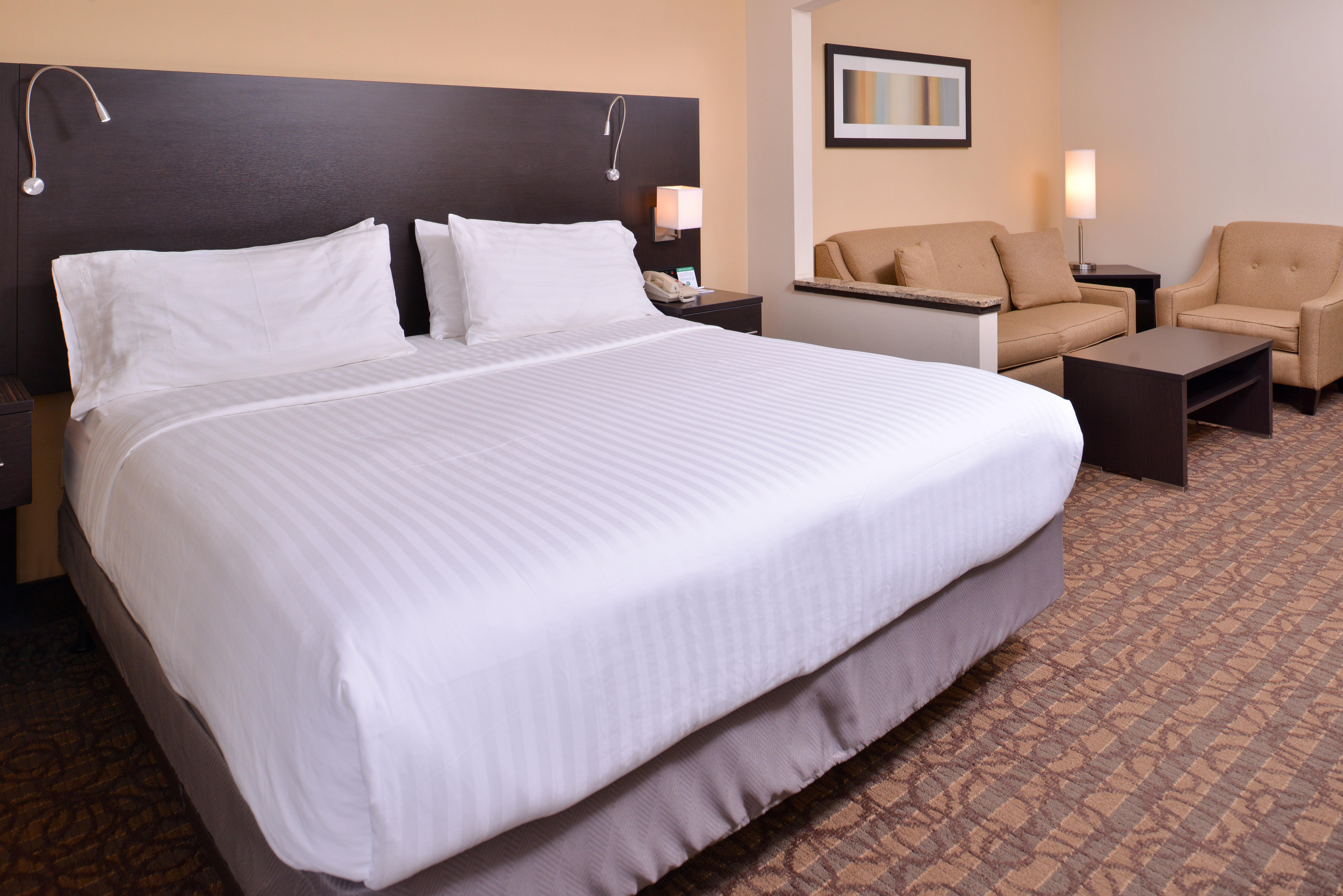 Holiday Inn Express & Suites Topeka West I-70 Wanamaker By Ihg Exterior photo