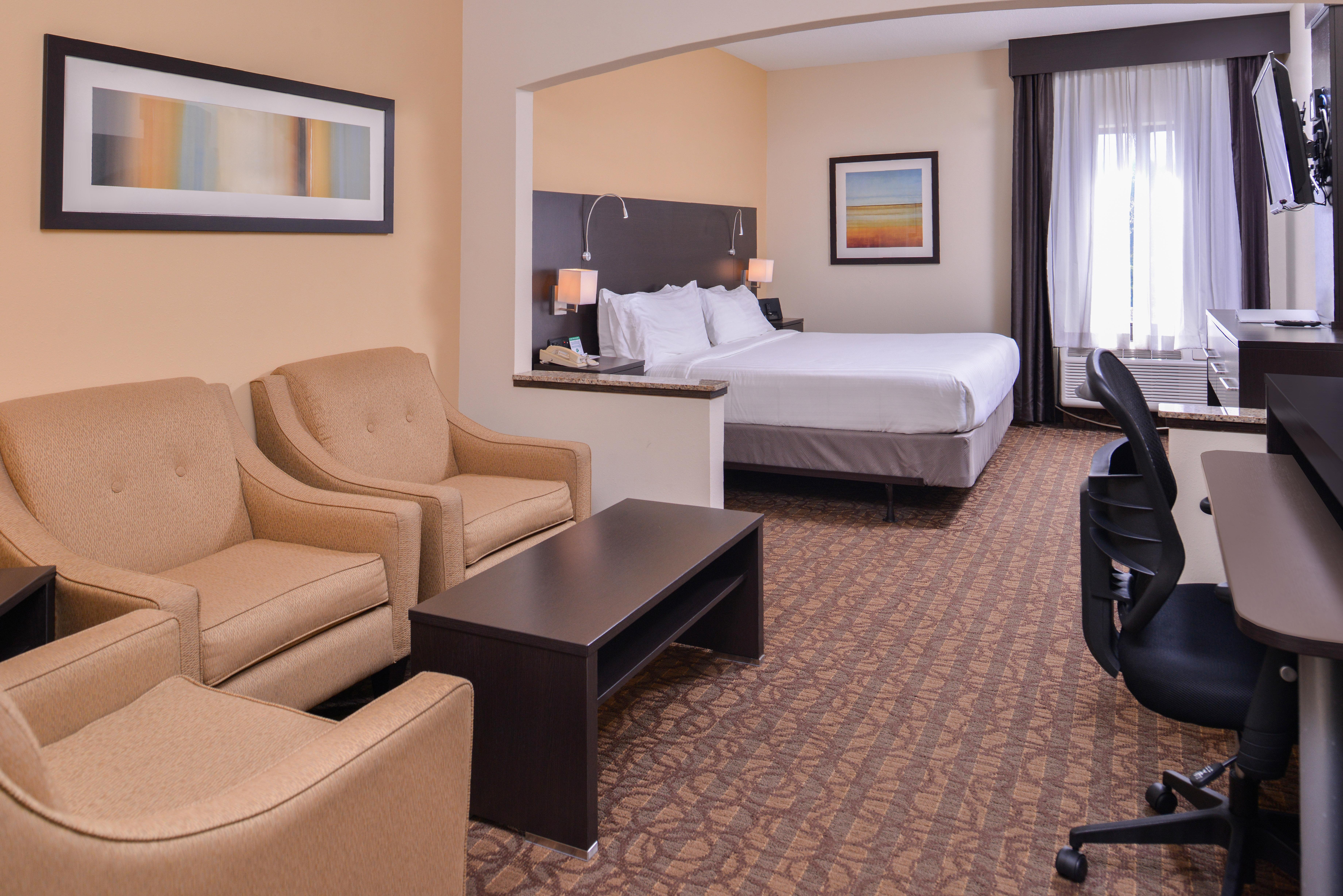Holiday Inn Express & Suites Topeka West I-70 Wanamaker By Ihg Exterior photo