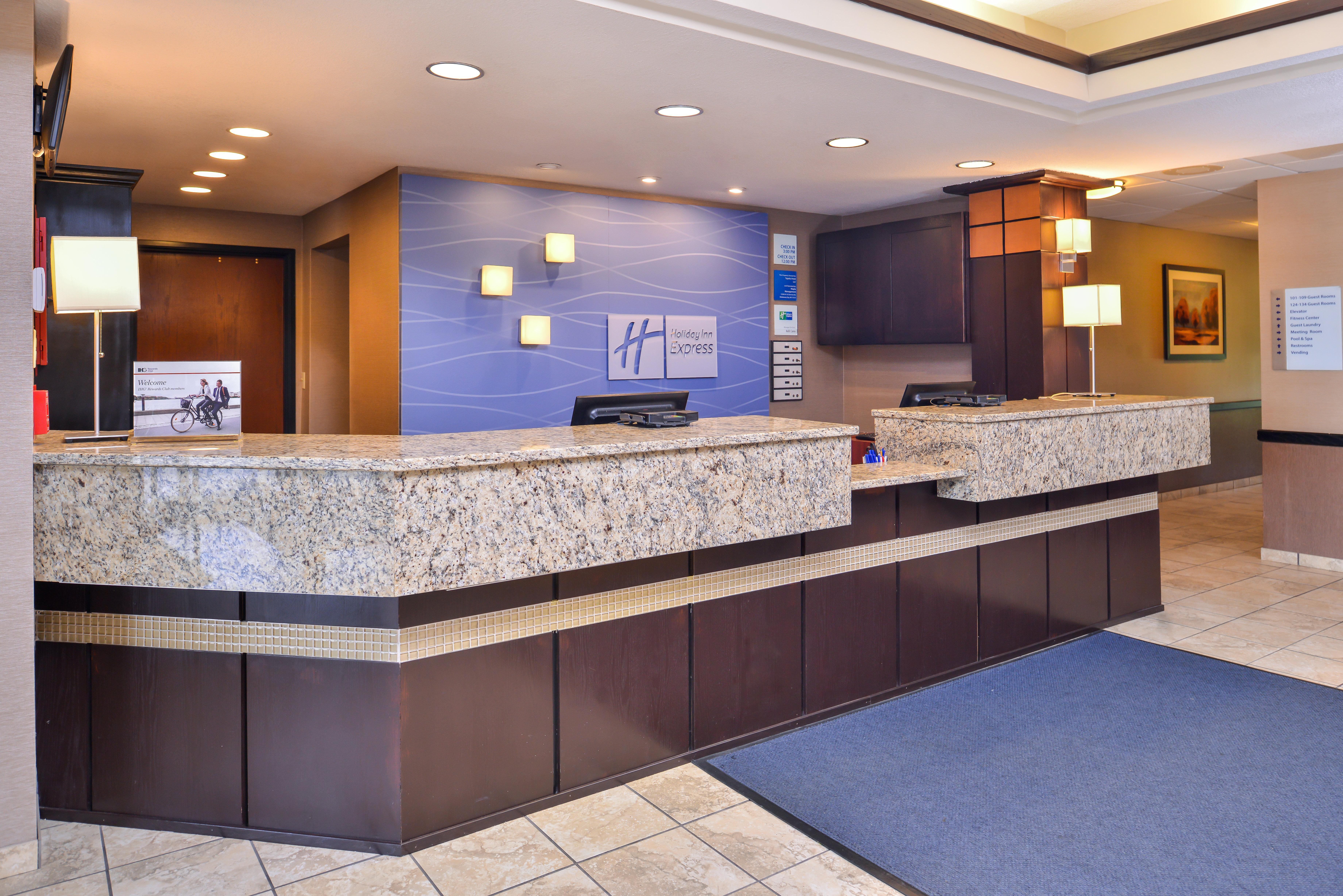 Holiday Inn Express & Suites Topeka West I-70 Wanamaker By Ihg Exterior photo