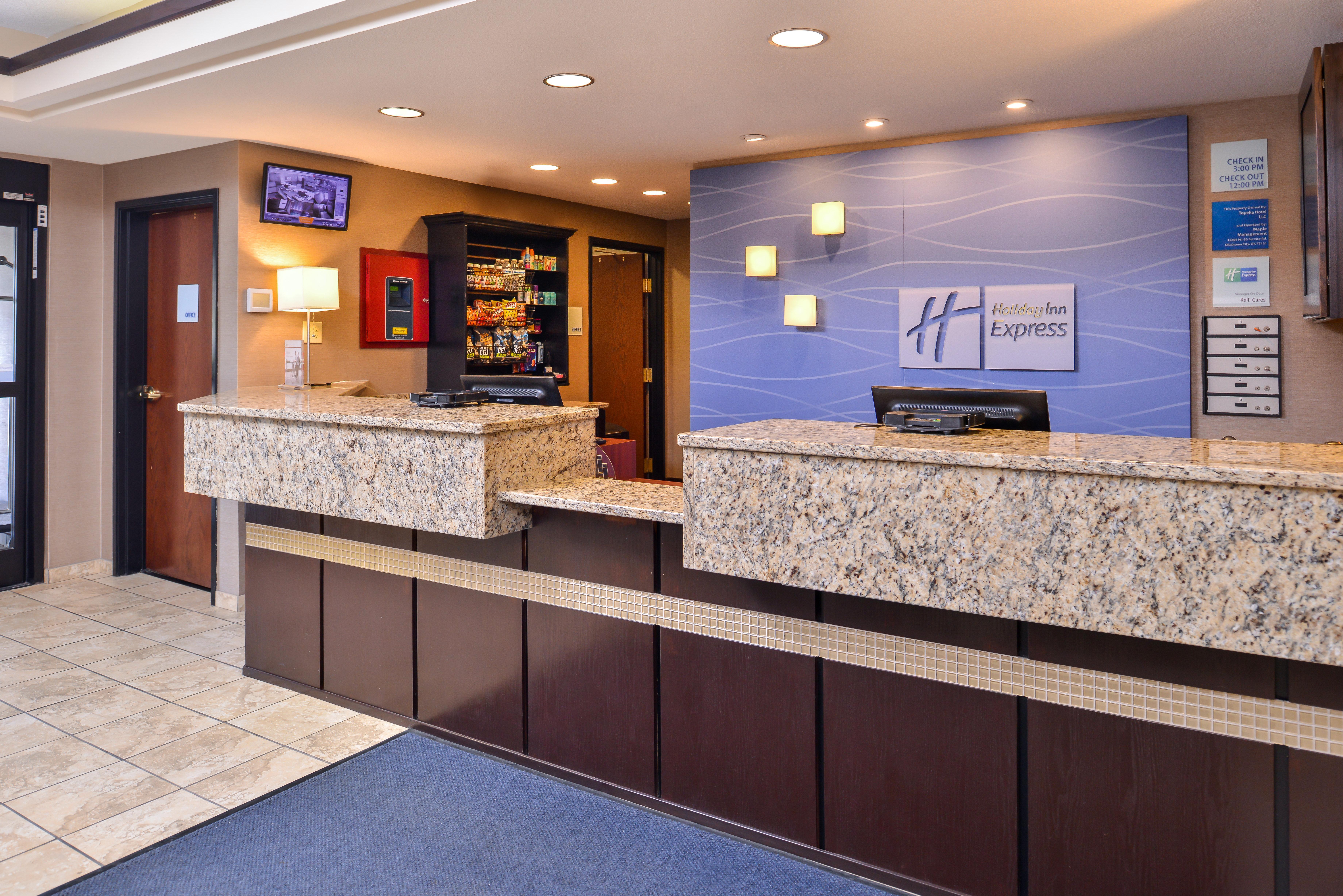Holiday Inn Express & Suites Topeka West I-70 Wanamaker By Ihg Exterior photo