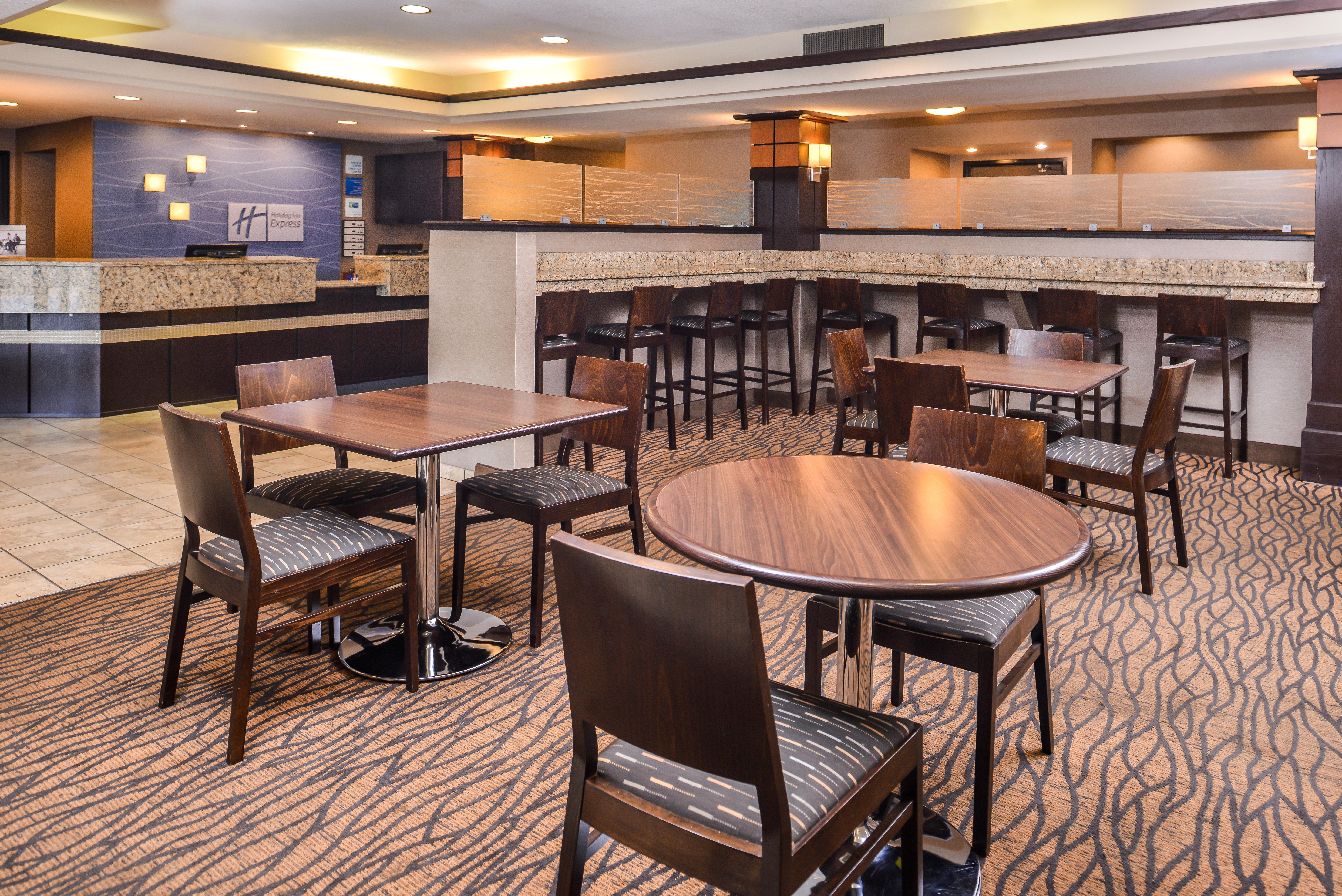 Holiday Inn Express & Suites Topeka West I-70 Wanamaker By Ihg Exterior photo