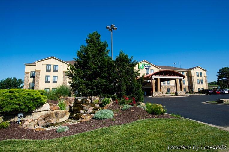 Holiday Inn Express & Suites Topeka West I-70 Wanamaker By Ihg Exterior photo